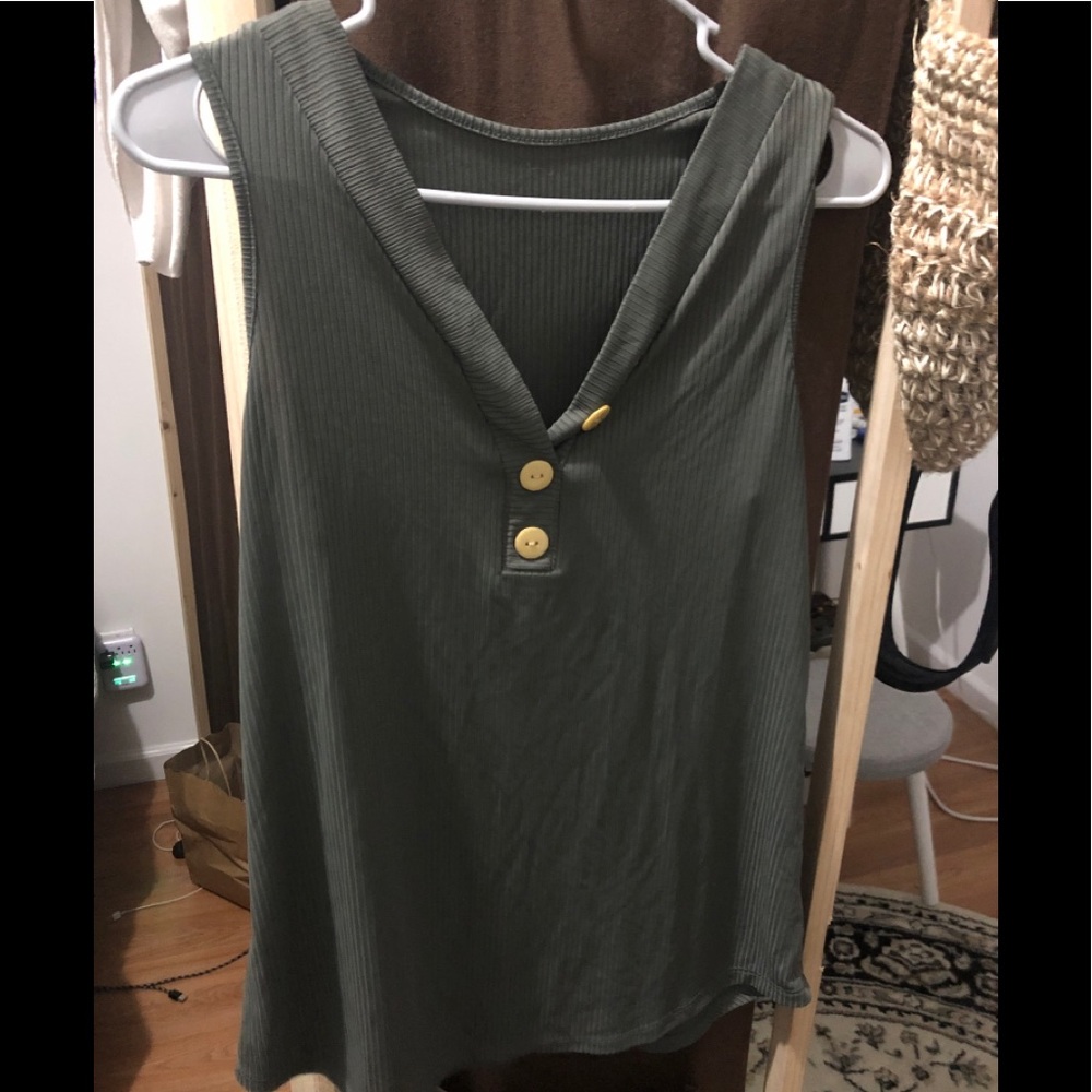 Gray tank top